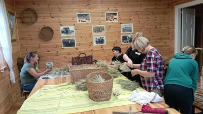 Warsztaty Tworzenia Tradycyjnego Wieńca Dożynkowego III